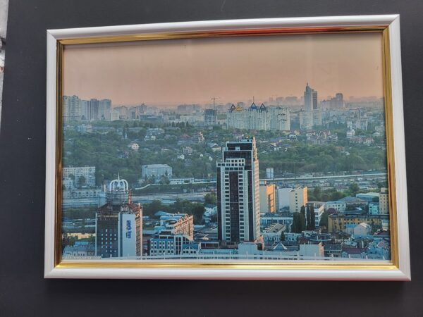Настінна картина (фото) в рамці з фотографією панорама Києва у вечірній час.