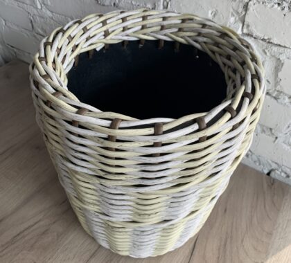 кашпо плетений зі штучного ротангу біло-жовтий