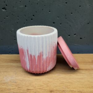 горщик з бетону з кришечкою