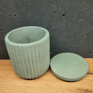 горщик з бетону - маленький зелений