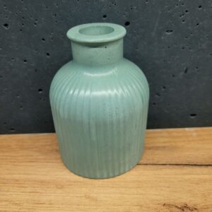 ваза з бетону - маленька зелена