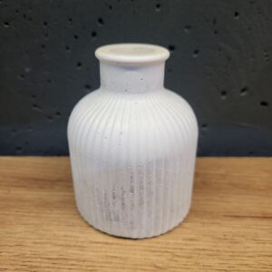 ваза з бетону, біла