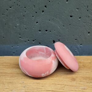 підсвічник з бетону з кришечкою