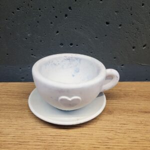 чашечка з блюдцем- декоративний підсвічник