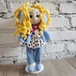 Лялька в навушниках 30 см