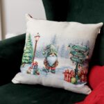Подушка декоративна новорічна Гном на перехресті 45Х45СМ