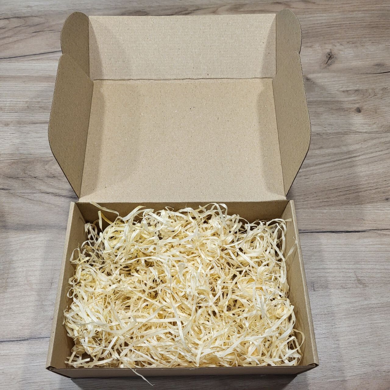 подарункова коробка з наповненням 22х16х8см