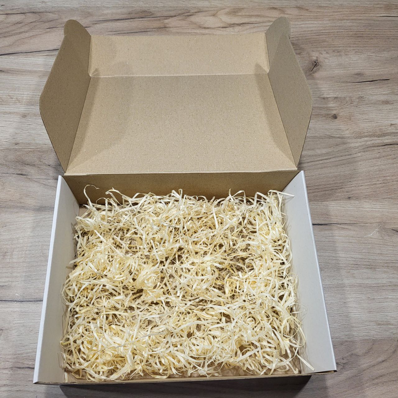 подарункова коробка з наповненням Біла 30х24х9см