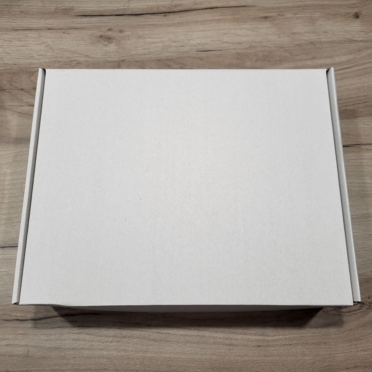 подарункова коробка з наповненням Біла 30х24х9см