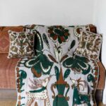 набір плед та подушка в'язані в українському стилі Косівські мотиви. Подушка 45Х45СМ. Плед 105Х170СМ