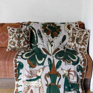 набір плед та подушка в'язані в українському стилі Косівські мотиви. Подушка 45Х45СМ. Плед 105Х170СМ