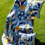 набір плед та подушка в'язані в українському стилі Самчиківські мотиви. Подушка 45Х45СМ. Плед 105Х170СМ