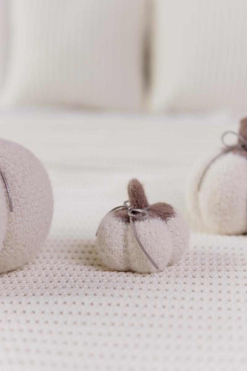 Декоративний виріб Гарбузяшка молочний D25СМ