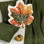 Декоративний виріб Подушка-лист 40СМ