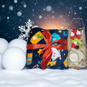 подарунковий набір: плед і ароматична свічка і новорічна іграшка