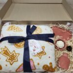 подарунковий набір: плед та ароматична свічка та набір виробів з бетону