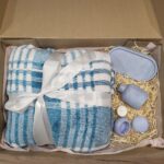 подарунковий набір: плед в клітинку синій та набір з бетону