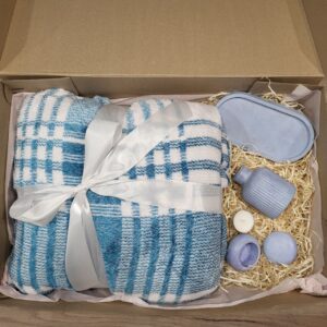 подарунковий набір: плед в клітинку синій та набір з бетону