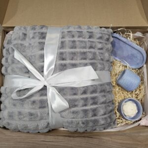 подарунковий набір: плед та набір з бетону та ароматична свічка