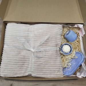 подарунковий набір: плед шарпей капучіно та набір з бетону та ароматична свічка