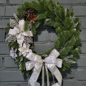 Новорічний вінок в срібно-білих тонах - розмір 43х57см