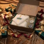 подарунковий набір: набір рушників молочний та набір ароматичних свічок