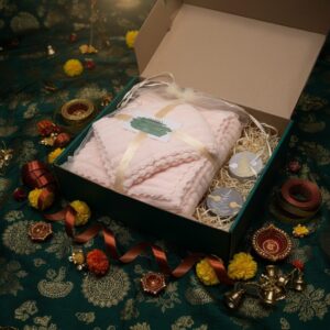 подарунковий набір: набір рушників персиковий та набір ароматичних свічок