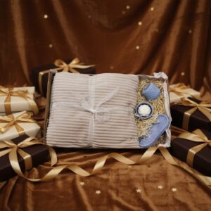 подарунковий набір: плед шарпей капучіно та набір з бетону та ароматична свічка