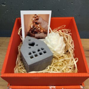 подарунковий набір: виріб з бетону та свічка шишка. Сірий