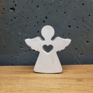 Ангел з бетону білий