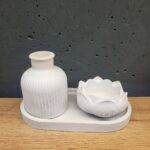 набір виробів з бетону білий з вазою
