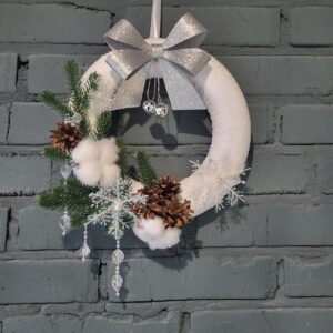 Вінок новорічний білий зі сніжинками