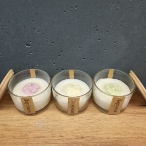 Свічка Дарунок соєва в скляному підсвічнику