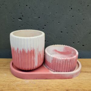 набір виробів з бетону рожевий з білим з горщиком та підсвічником