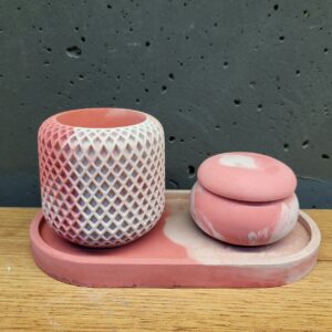 набір виробів з бетону рожевий з білим з горщиком та підсвічником