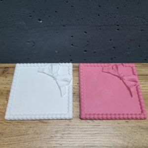 Підставка з бетону квадратна з бантом