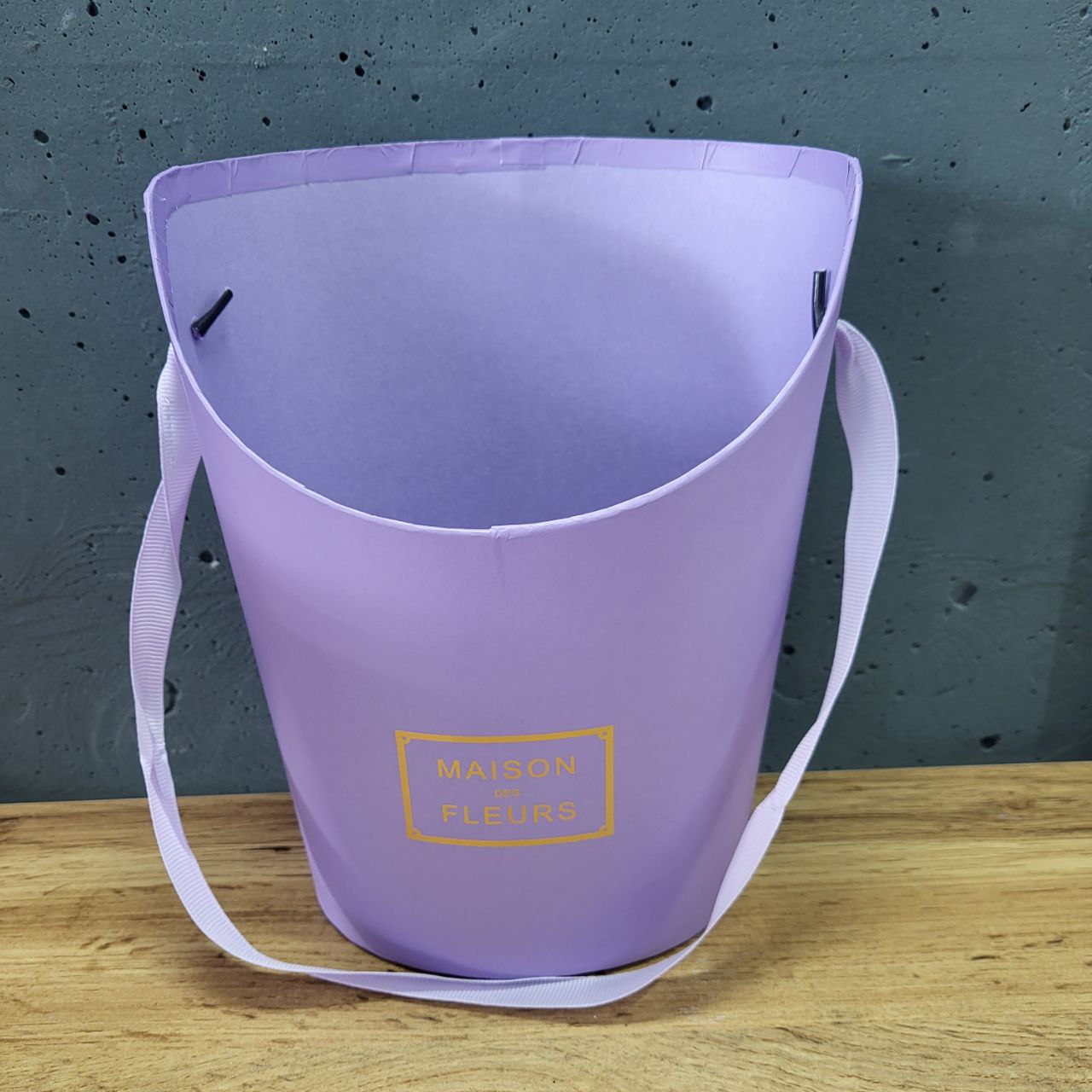 Коробка для квітів з ручкою рожева