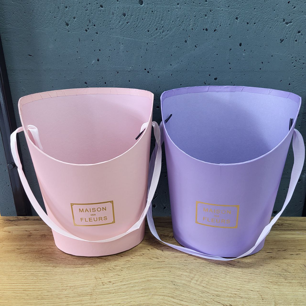 Коробка для квітів з ручкою рожева