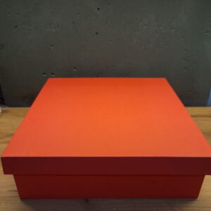 коробка подарункова червона 30х30х9см