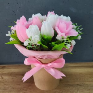 Букет тюльпанів в стакані