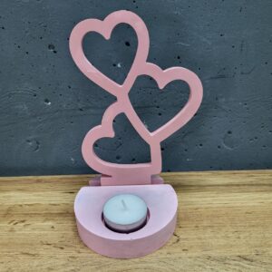 підсвічник з серцями з бетону
