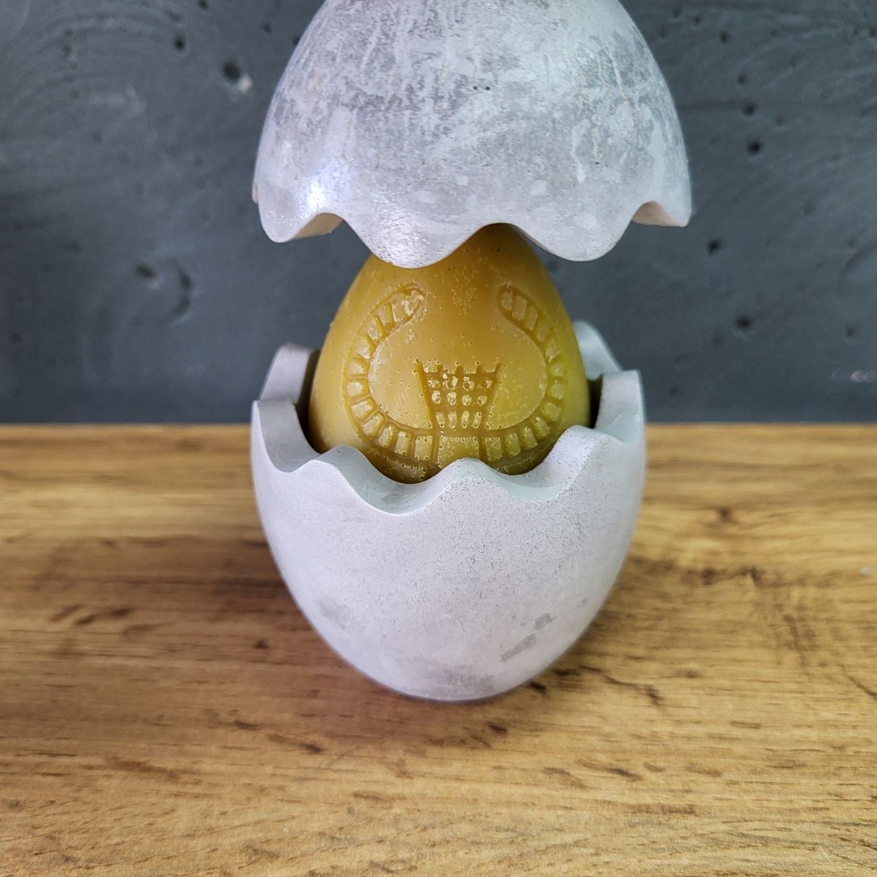 Підсвічник яйце з бетону