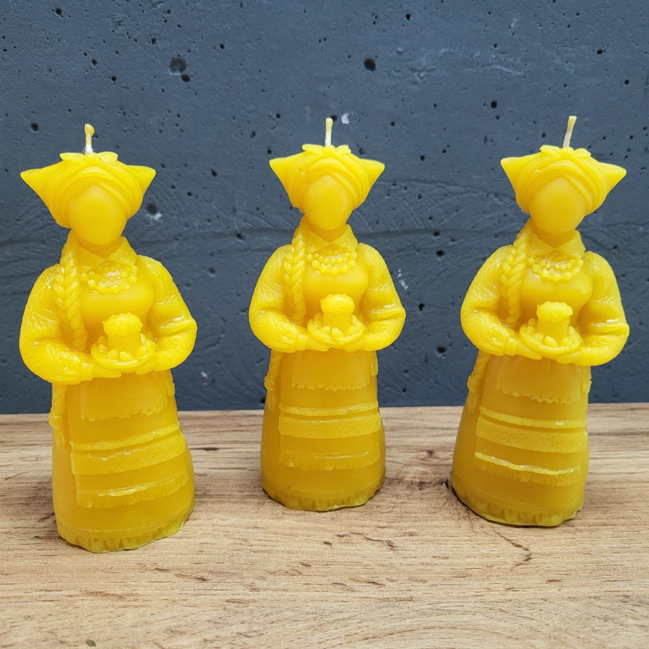 Берегиня Великодня (свічка)